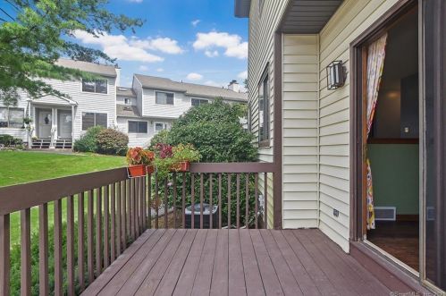 518 Cypress Rd, Hartford CT  06111-5619 exterior
