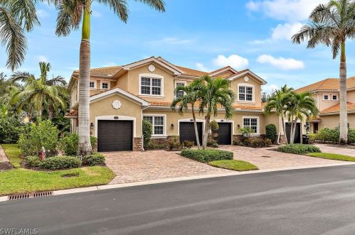28082 Sosta Ln, Bonita Springs, FL 34135-8020