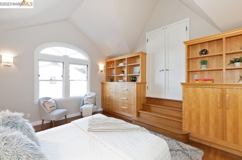 1906 Hoover Ave, Oakland CA  94602-1922 exterior