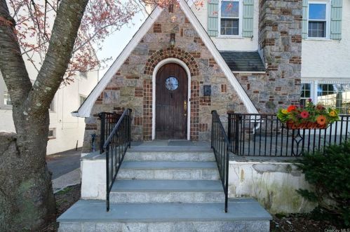 22 Palmer Ave, Mount Vernon, NY 10552-1217