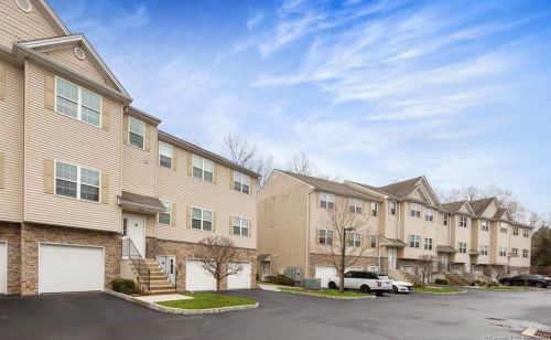 14 Riverview Ct, Brookfield Center, CT 06804-1071