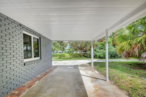 703 25th Pl, Boynton Beach FL  33435-7521 exterior