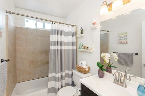 288 Lustrosos St, Oceanside CA  92057-5237 exterior