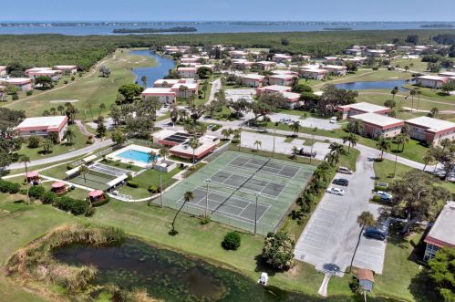 84 Crooked Tree Ln, Vero Beach FL  32962-3052 exterior