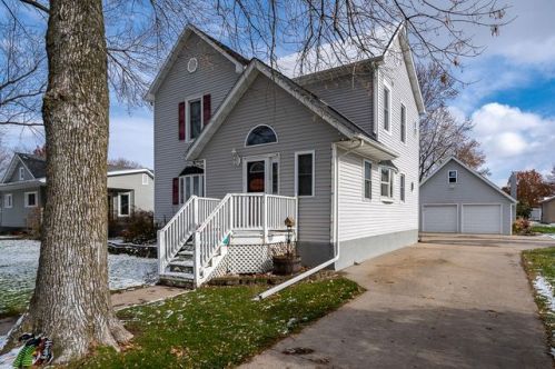 712 Cedar St, Lime City, IA 52778-9518