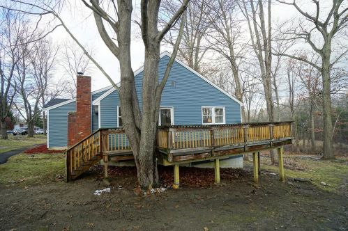 43 Joseph Rd, Salem NH  03079-2021 exterior