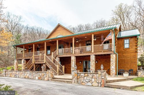 3714 Mountain Rd, Haymarket VA  20169-1739 exterior