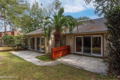 30 Chesterfield Dr, Beaufort SC  29906-9006 exterior