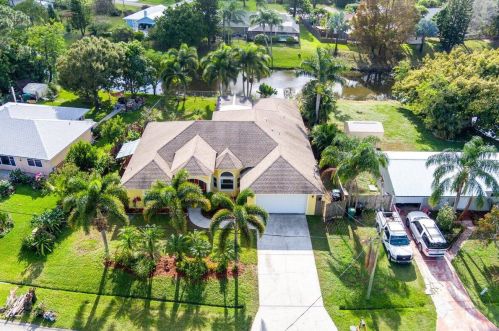 1602 Fallon Dr, Fort Pierce, FL 34983-3711