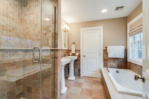 33 Farmstead Ln, Muttontown NY  11545-2601 exterior