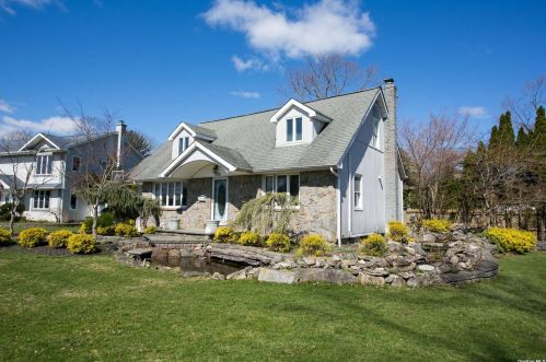 135 Renison Dr, Westbury NY  11590-1036 exterior