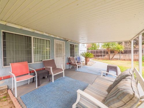 4684 Linwood Pl, Riverside CA 92506-1029 exterior