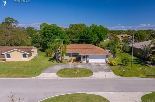 2237 Blossom Rd, Fort Pierce, FL 34952-6708