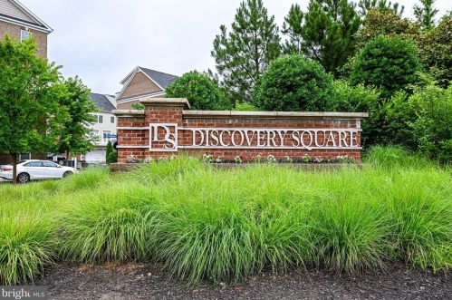 13717 Endeavour Dr, Herndon, VA 20171