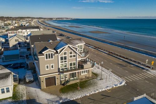 741 Ocean Blvd, Hampton, NH 03842-4302