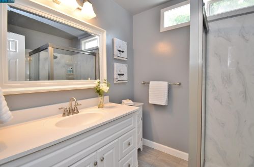 4066 Kensington Dr, Concord CA  94521-3333 exterior