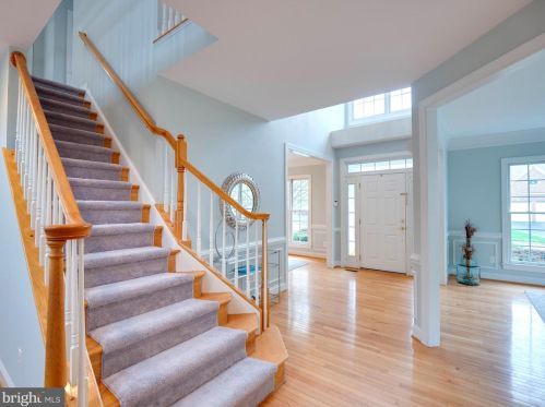 2715 Robaleed Way, Herndon, VA 20171-2472