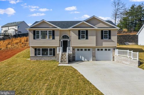 1198 Happy Ridge Dr, Front Royal VA  22630-5302 exterior