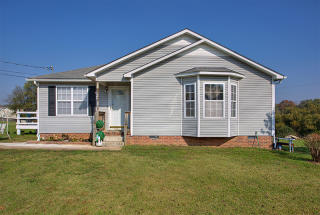 222 Malibu Canyon Dr, Columbia, TN 38401-6847