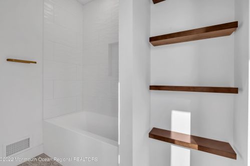 1217 Niihau Dr, Lacey NJ  08731-4702 exterior