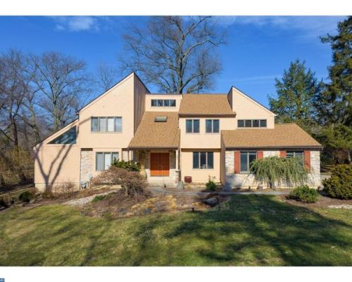 121 Caenarvon Ln, Haverford, PA 19041-1049