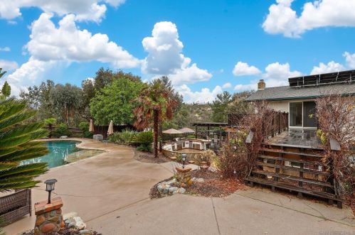 1322 Hamilton Ln, Escondido CA  92029-4316 exterior