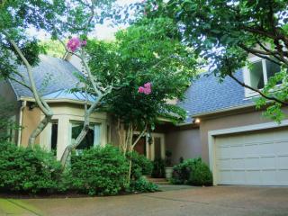 247 Perkins Rd, Memphis TN  38117-2443 exterior