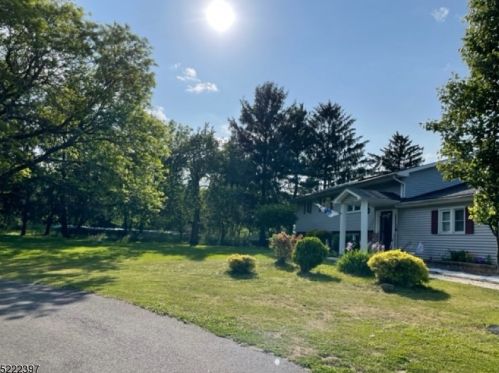 69 Amwell Rd, Flemington NJ  08822-1942 exterior