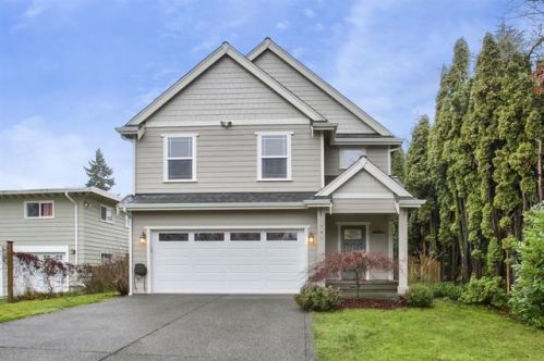 741 Rasmussen Ln, Bremerton, WA 98310-2852