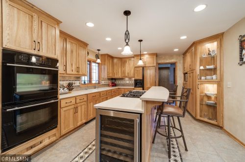 315 Clover Leaf Dr, Minneapolis, MN 55422-5106