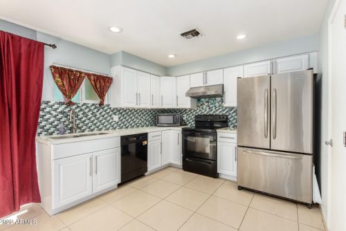 9101 57th Ave, Glendale, AZ 85302-3102