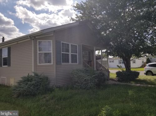 1801 Sonya Way, Bear DE  19701-1391 exterior