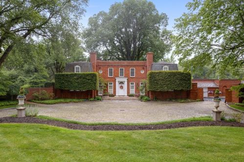 898 Persimmon Rd, Sewickley, PA 15143-5306