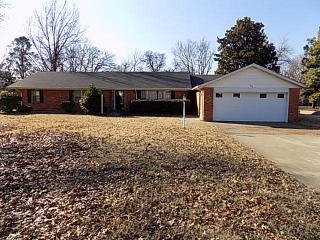 107 Moore Ave, Holdenville, OK 74848-4219