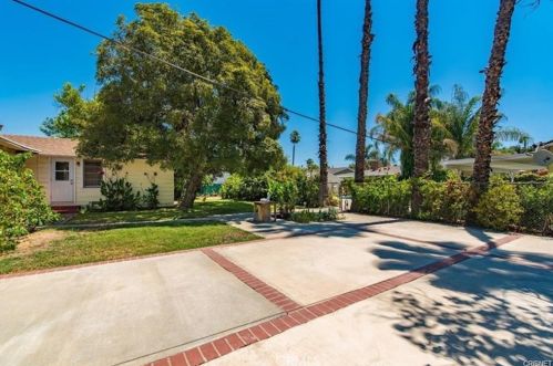 13614 Hart St, Van Nuys CA  91405-3446 exterior