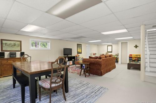 80 Chatfield Dr, Bridgeport CT exterior