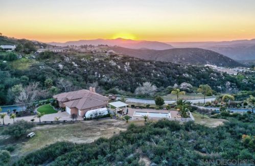 550 Old Stagecoach Run, Alpine CA  91901-1478 exterior