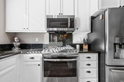 7018 Westminster Ct, Vacaville CA  95687-8254 exterior