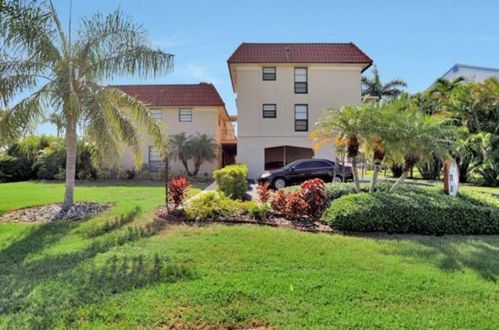 911 Huron Ct, Marco Island, FL 34145-7226