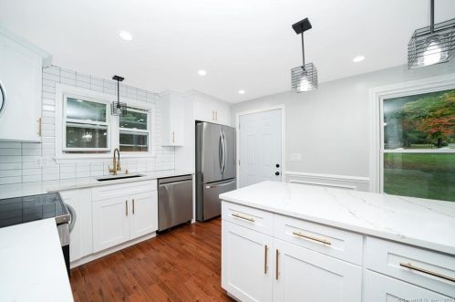 97 Bramblebush Rd, Manchester CT  06040-6300 exterior