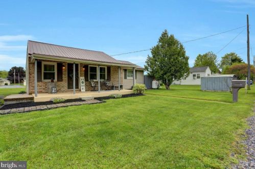 9 Wyrick Ave, Lees Cross Roads, PA 17257-1733