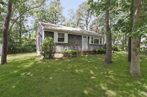 15 Rosemary Ln, Yarmouth, MA 02673-3324
