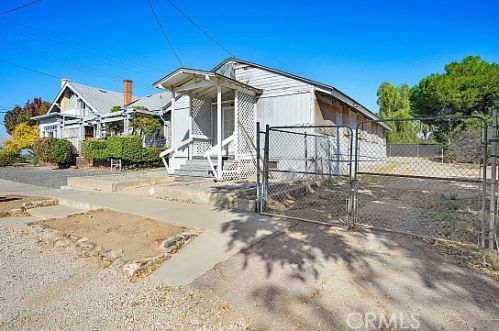 228 Spring St, Lake Elsinore CA  92530-4103 exterior
