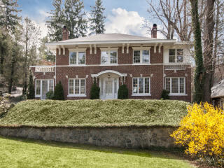 25 Sunset Pkwy, Asheville, NC 28801-1528