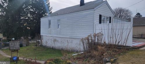 824 1st St, Hazle Township, PA 18201-4702