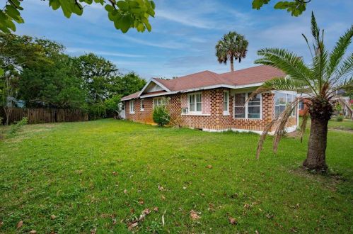 311 Wild Olive Ave, Daytona Beach FL  32118-3912 exterior