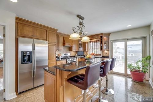 5 Sova Pl, Moonachie, NJ 07074-1225
