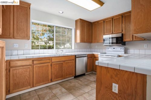 60 Wisteria Ct, Oakley, CA 94561-4174