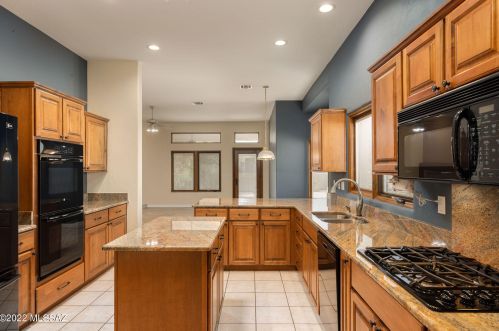 300 Hidden Quail Dr, Tucson AZ  85704-6940 exterior