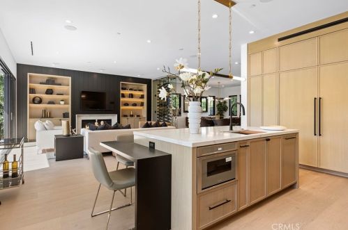 4955 Haskell Ave, Van Nuys CA  91436-1674 exterior